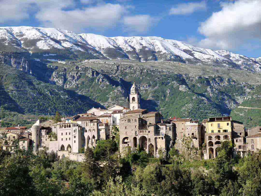cusano-mutri Panorama di Cusano Mutri con il Matese sullo sfondo