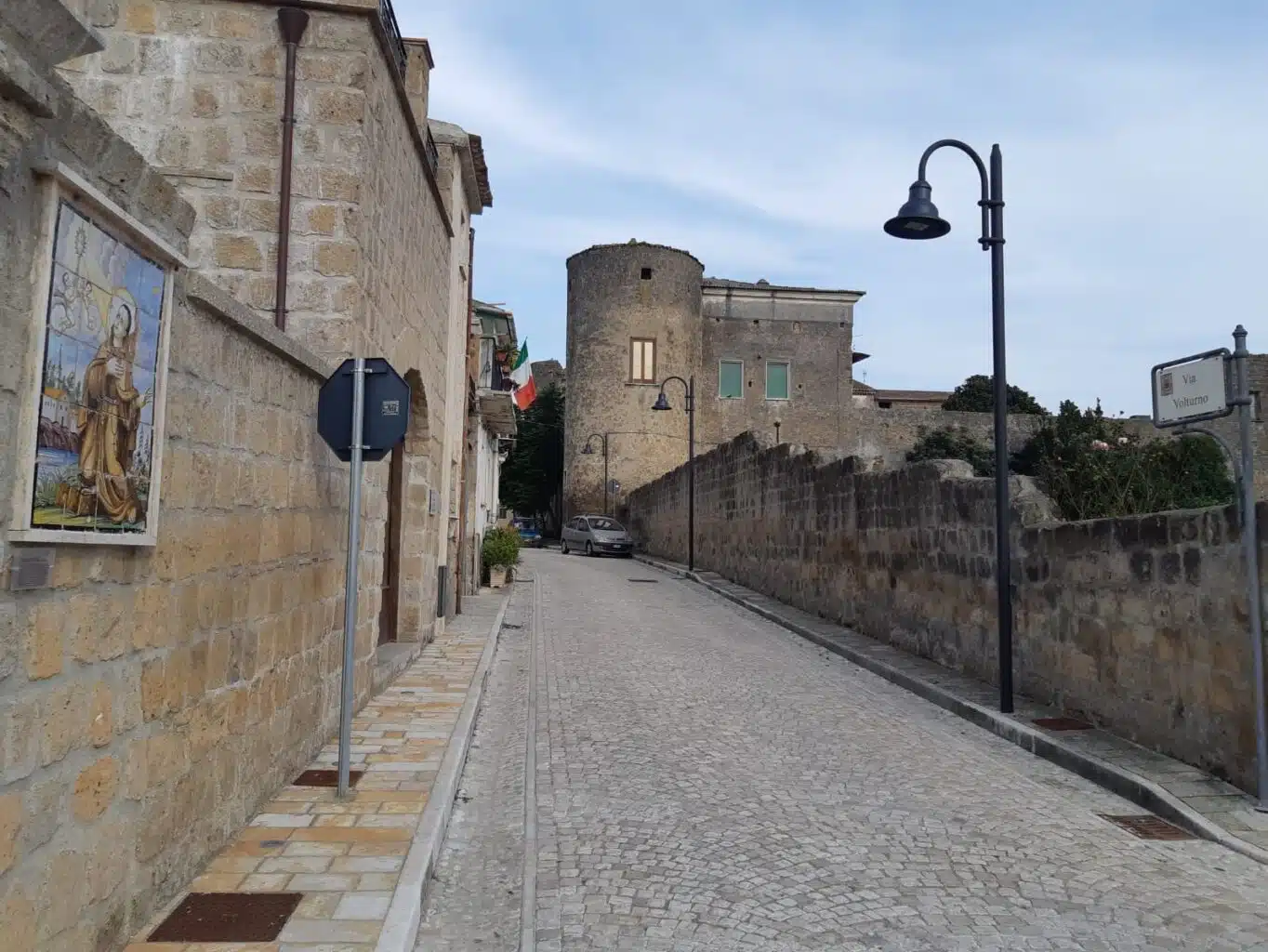 puglianello Panorama di Puglianello con il castello sullo sfondo