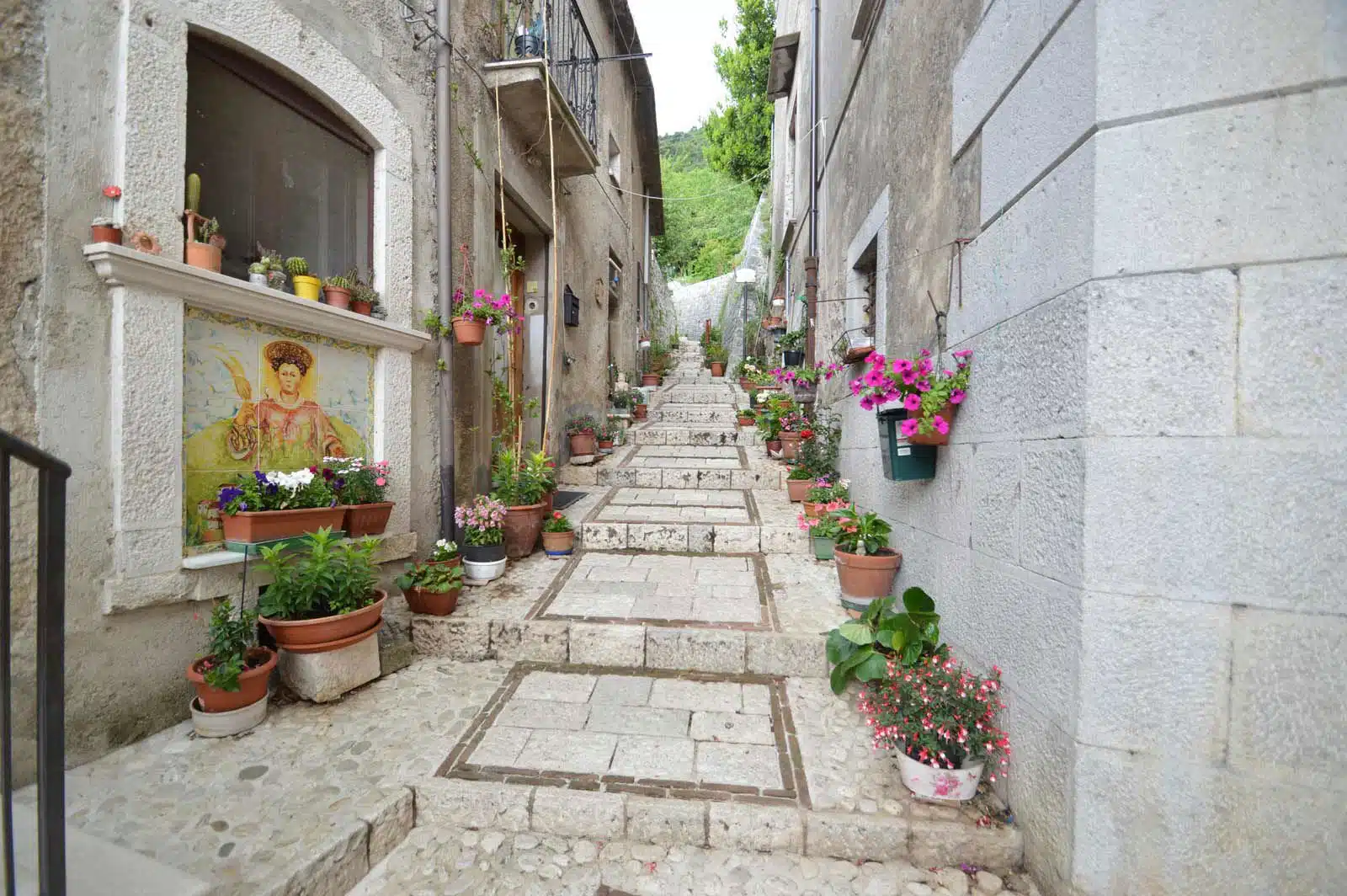 san_lorenzello Panorama di San Lorenzello con il Matese sullo sfondo